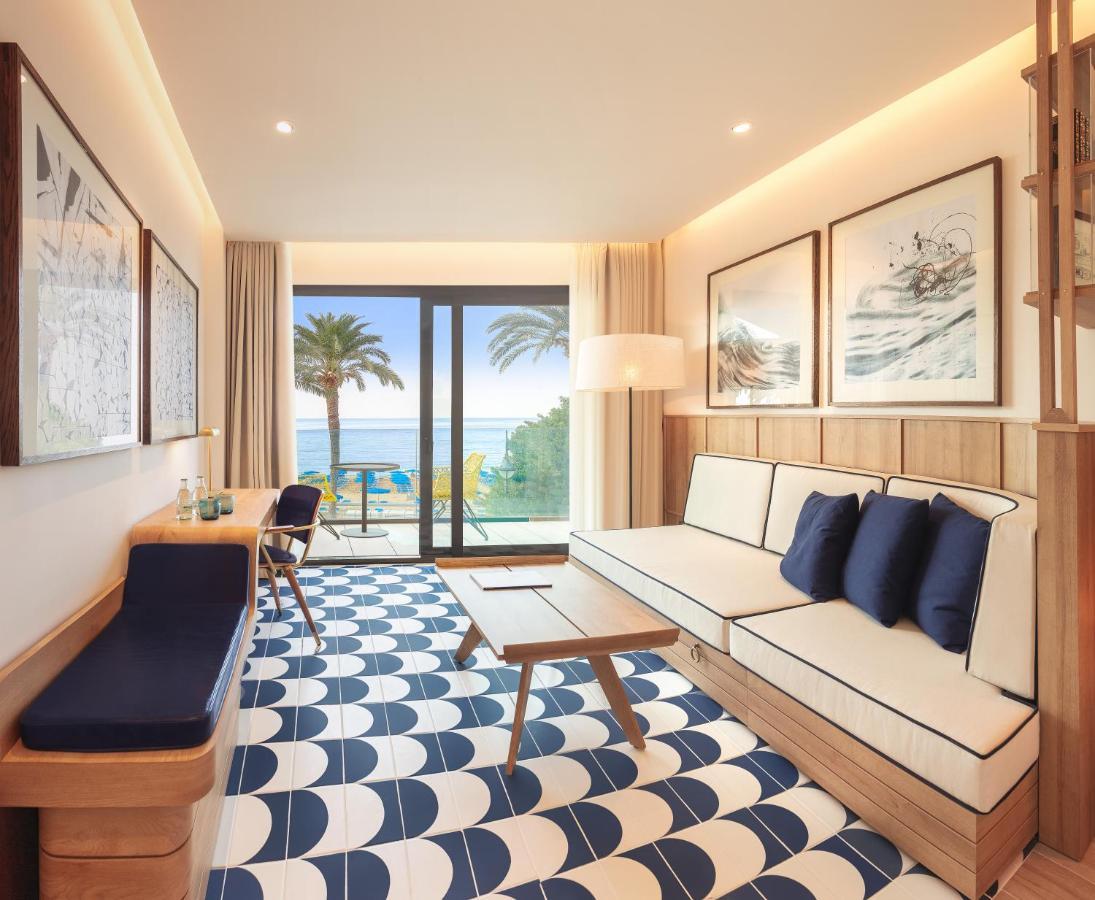Suite Junior con terraza y vistas al mar (2 adultos + 2 niños de hasta 11 años)